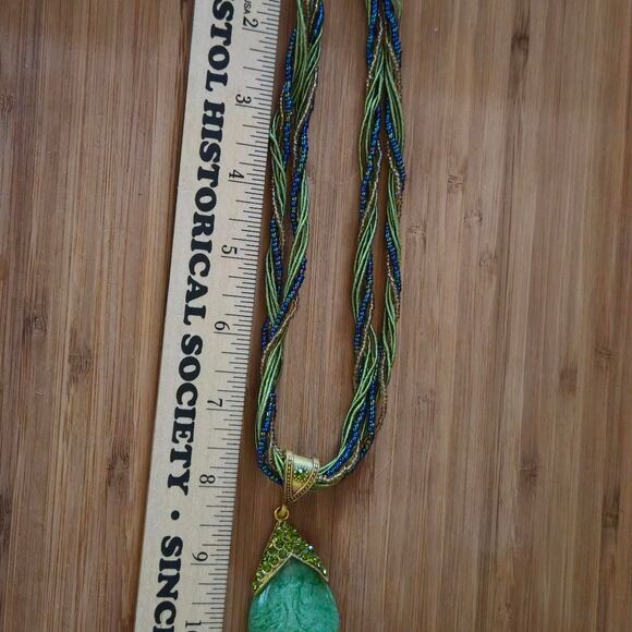 Women's green multi strand necklace boho like new - Picture 4 of 4